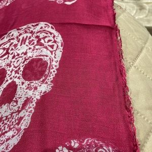 Skeleton scarf 35x46